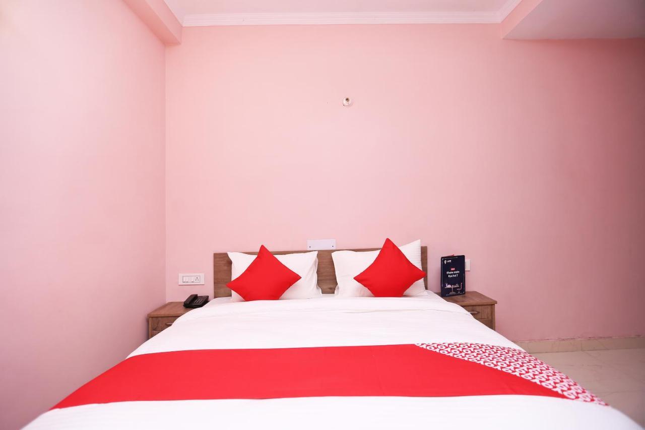 Oyo Flagship 14774 Sector 14 Gurgaon Hotel ภายนอก รูปภาพ