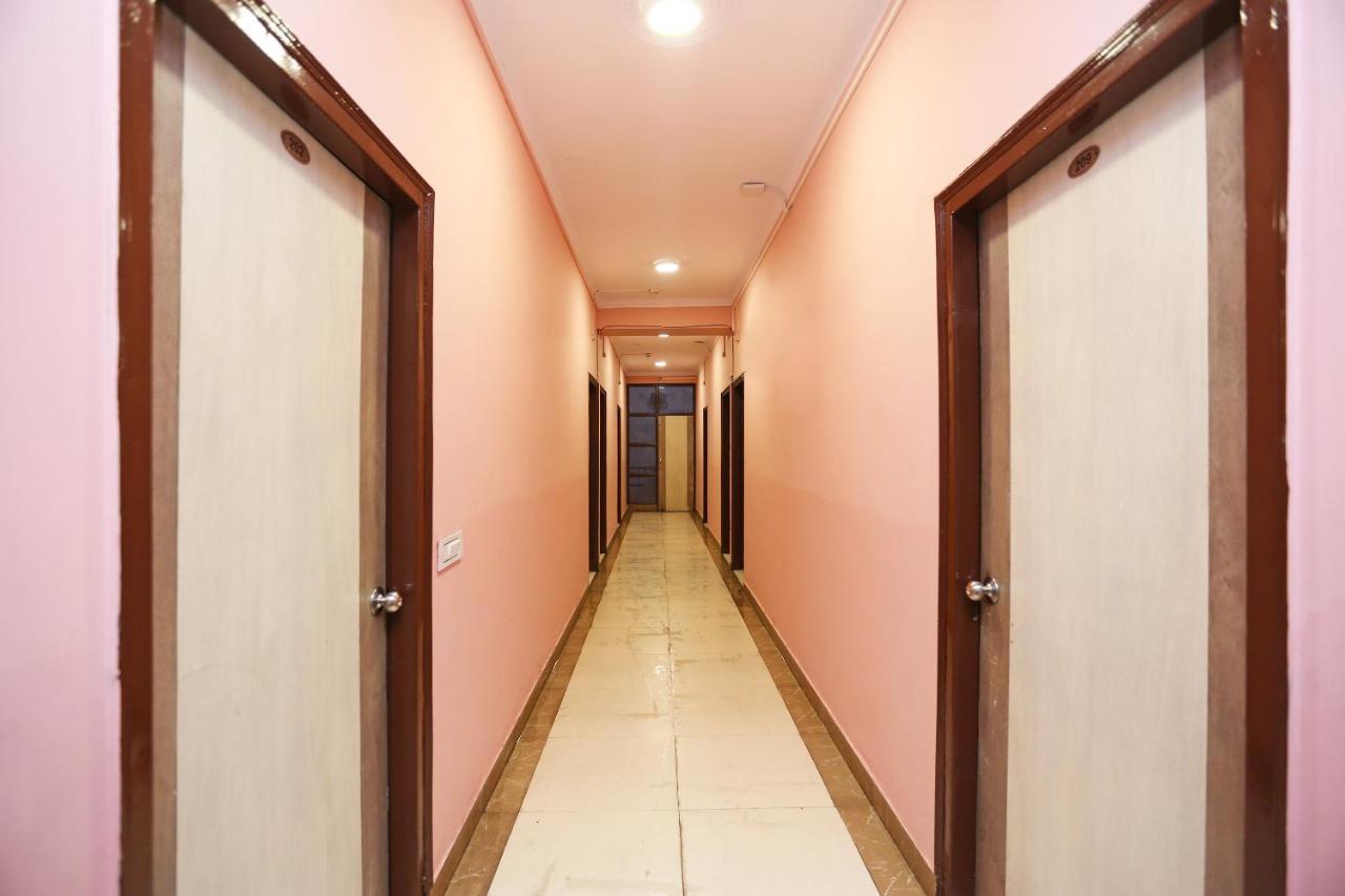Oyo Flagship 14774 Sector 14 Gurgaon Hotel ภายนอก รูปภาพ
