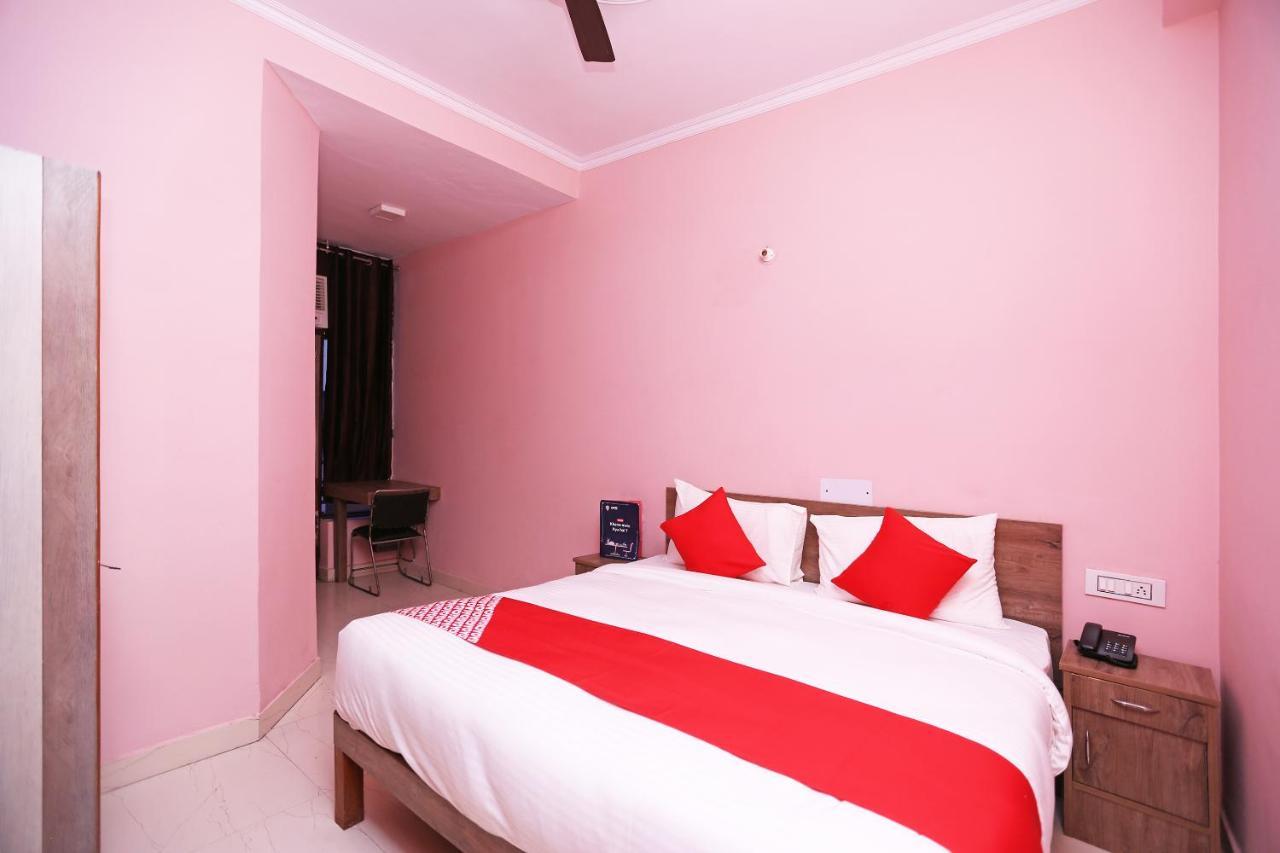 Oyo Flagship 14774 Sector 14 Gurgaon Hotel ภายนอก รูปภาพ